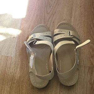 Sandals size 4